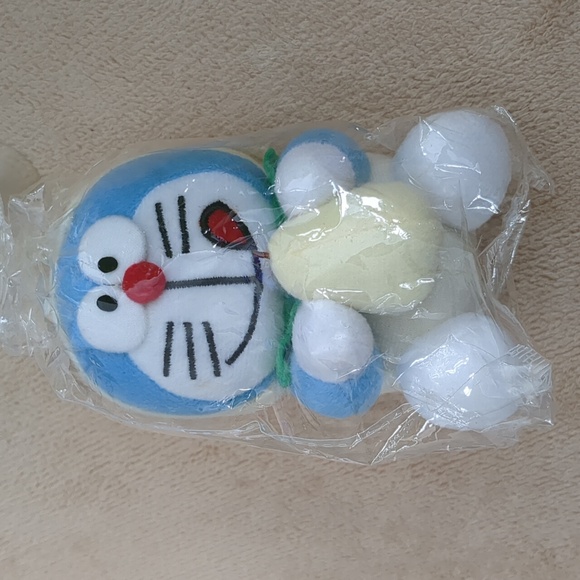 Doraemon holding a pear - car window accessory - Picture 3 of 3
